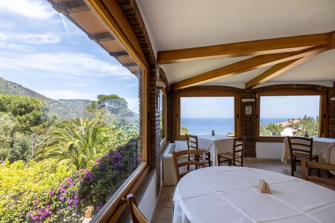 ג'יליו פורטו Hotel Castello Monticello