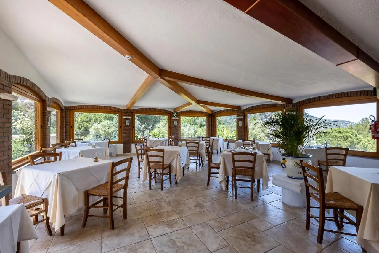 ג'יליו פורטו Hotel Castello Monticello 3*, ג'יליו פורטו איטליה